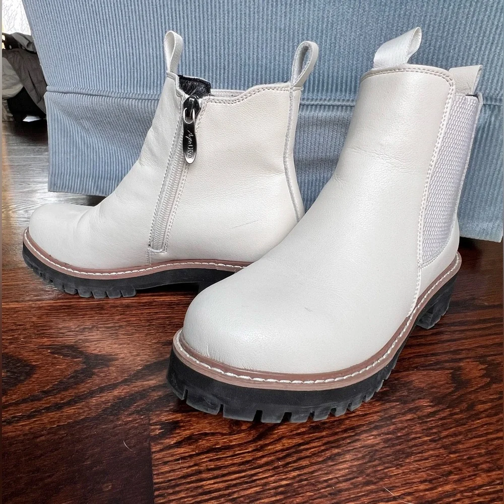 White Lug Sole Boots sz 38 euro / 7.5 US - Picture 2 of 10